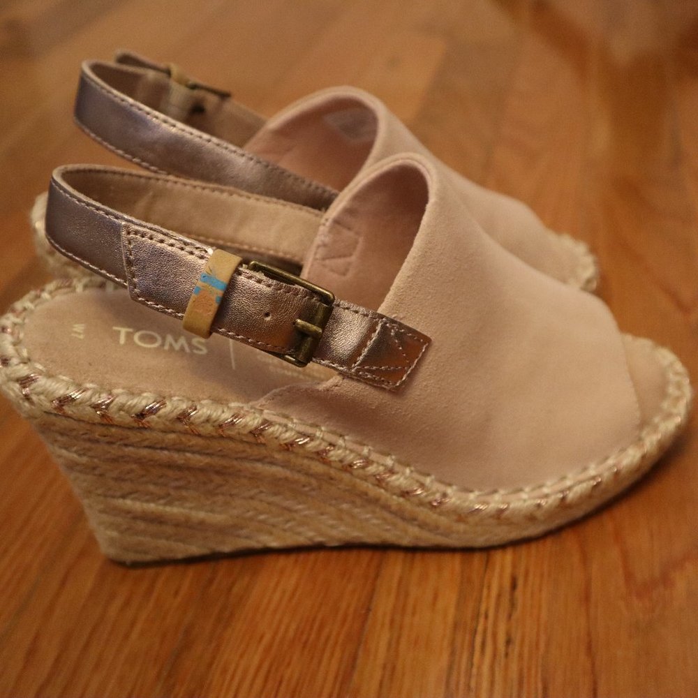 TOMS Monica Spanish Villa Suede Rose Gold Wedge